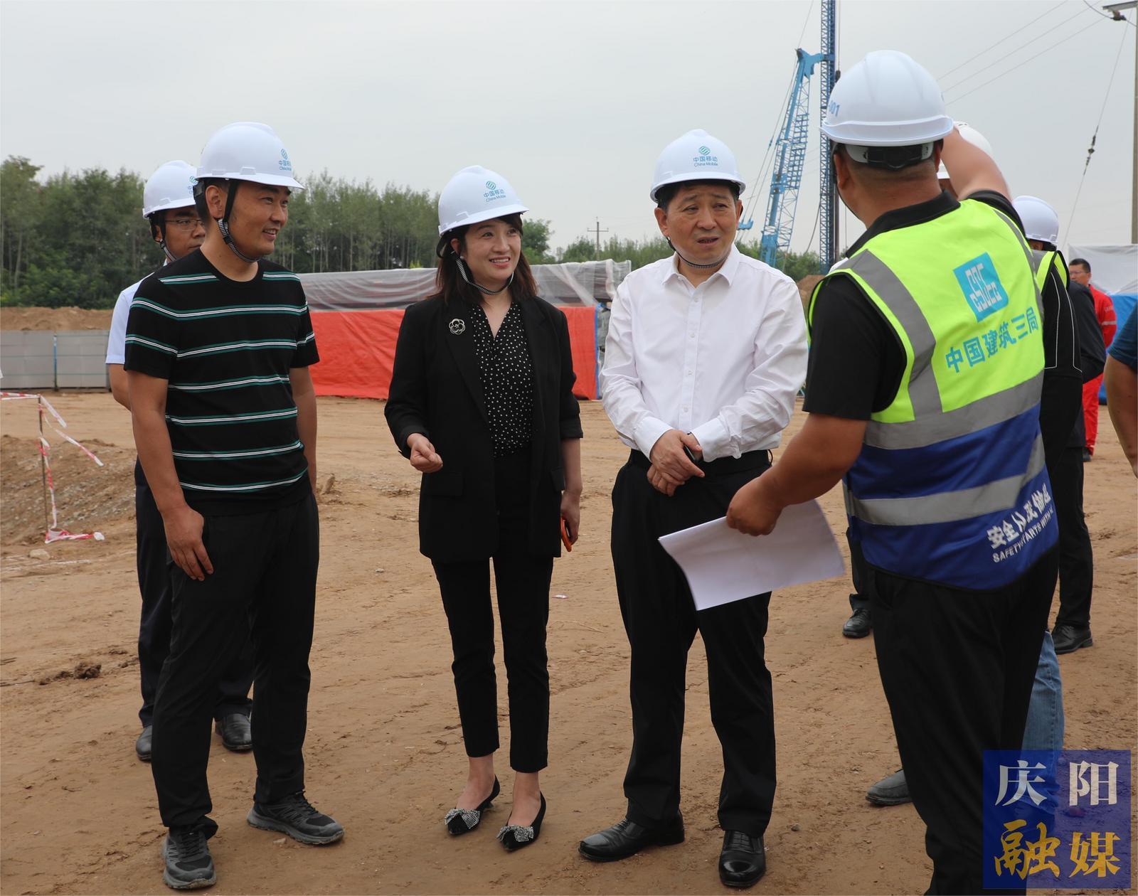 周繼軍在西峰區(qū)調(diào)研重點項目建設(shè)工作時強(qiáng)調(diào) 強(qiáng)化要素保障 加快建設(shè)進(jìn)度 以高質(zhì)量項目支撐高質(zhì)量發(fā)展