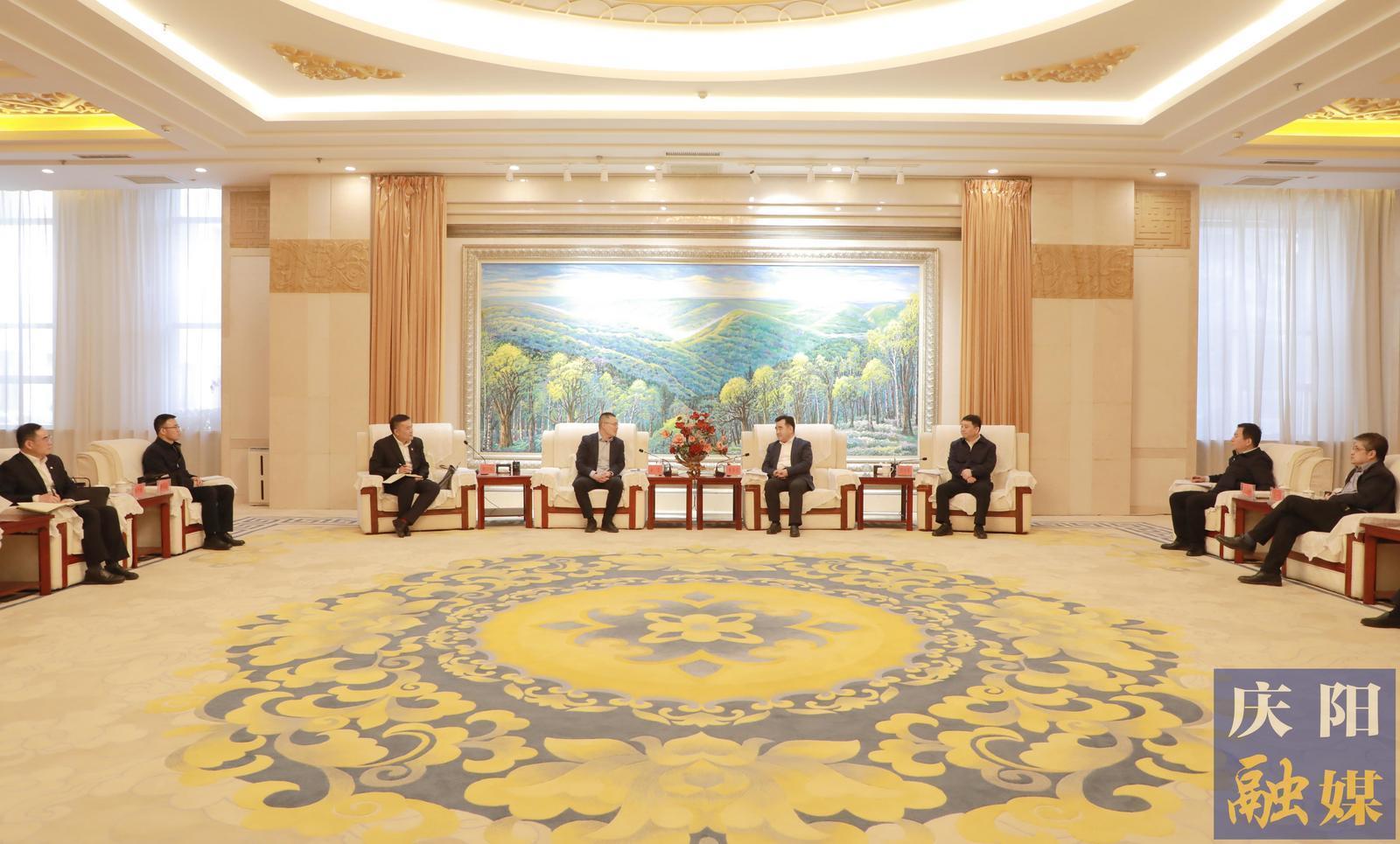 黃澤元周繼軍與中國農(nóng)業(yè)發(fā)展銀行甘肅省分行黨委書記、行長金雷一行座談